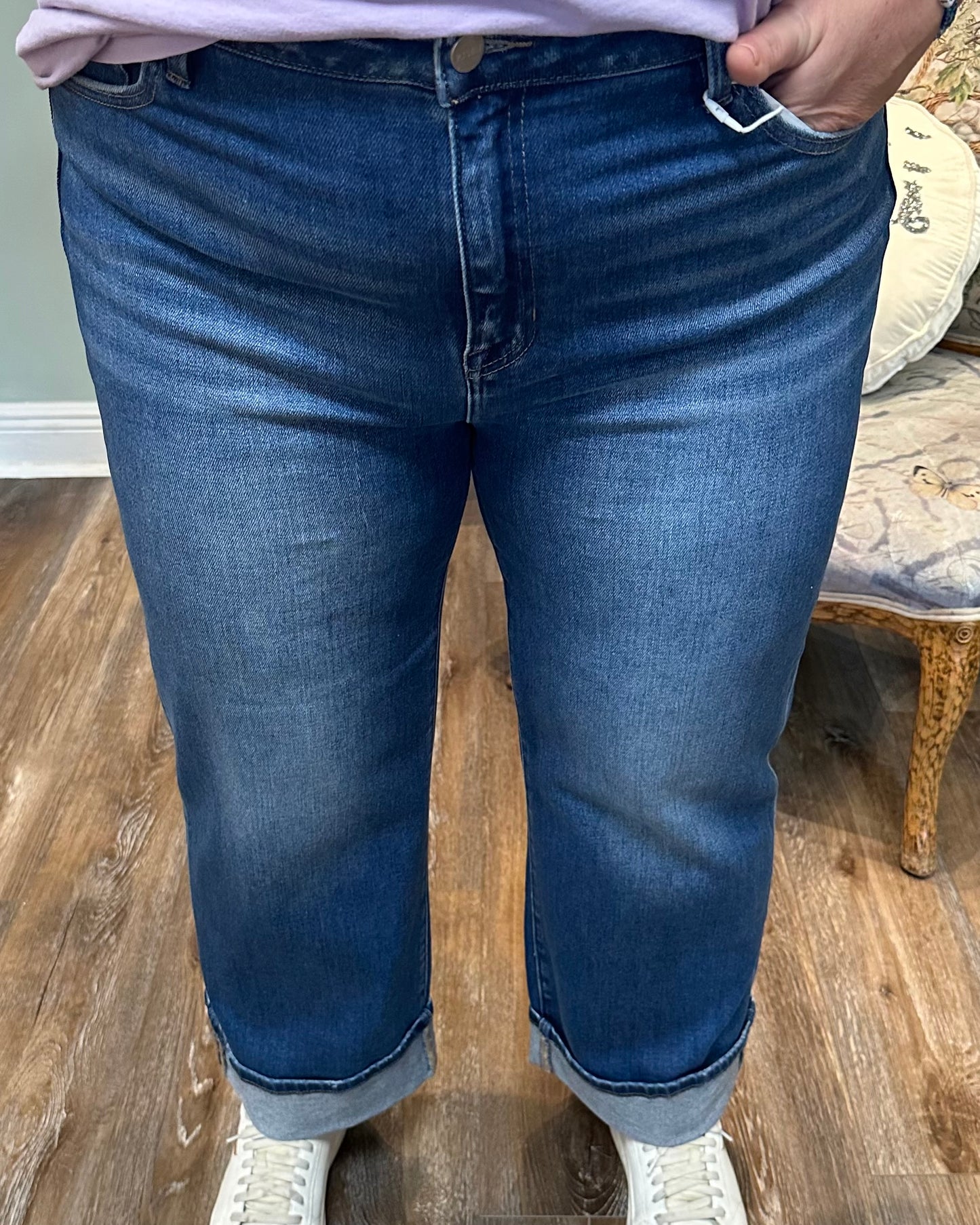 Mid Rise Cropped Straight Cuffed Leg