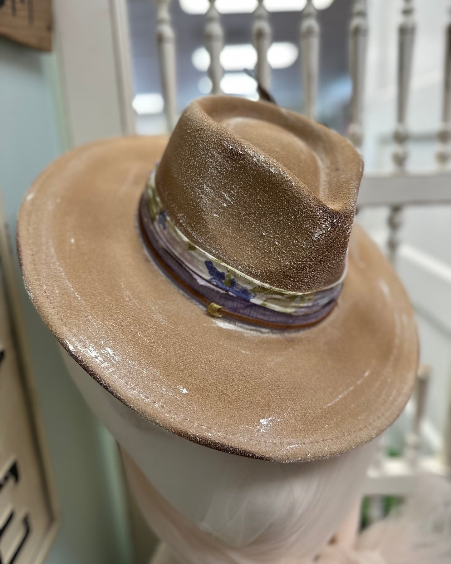 Vintage Chic - Flat Brim Distressed Hat