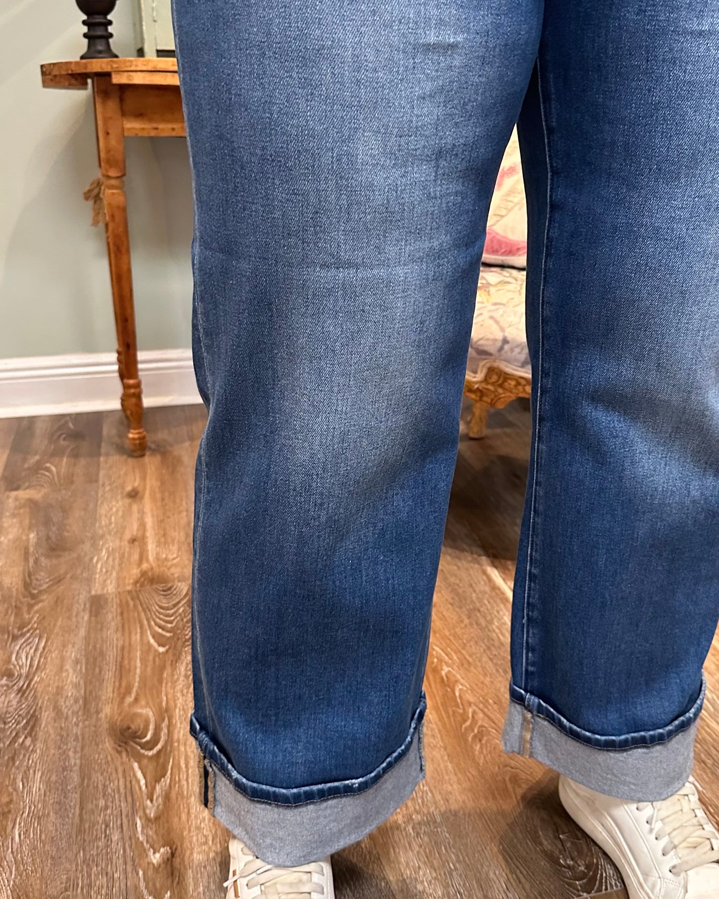 Mid Rise Cropped Straight Cuffed Leg