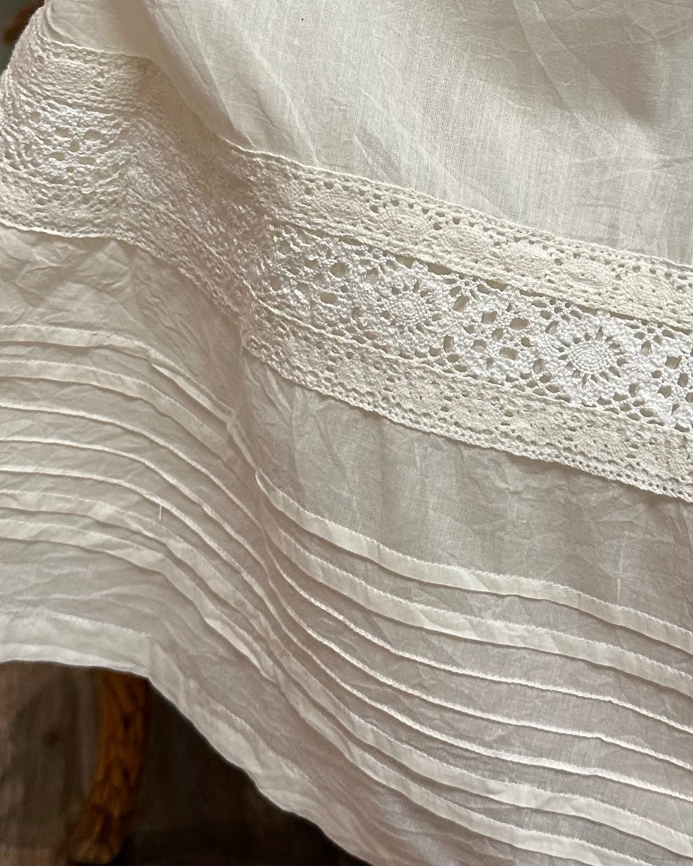 Sleeveless Cotton Dress with Lace Hem