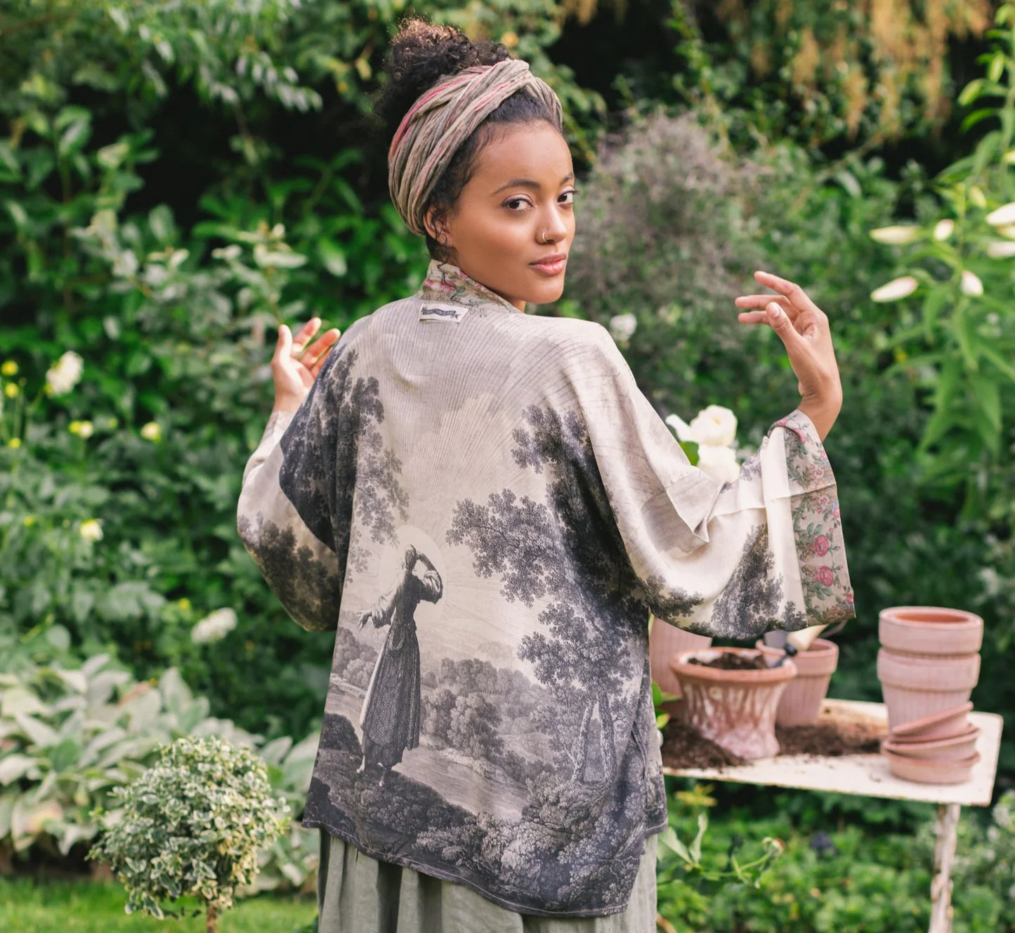 Market of Stars Cropped Kimono