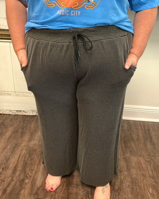 Black Textured Cropped Pant