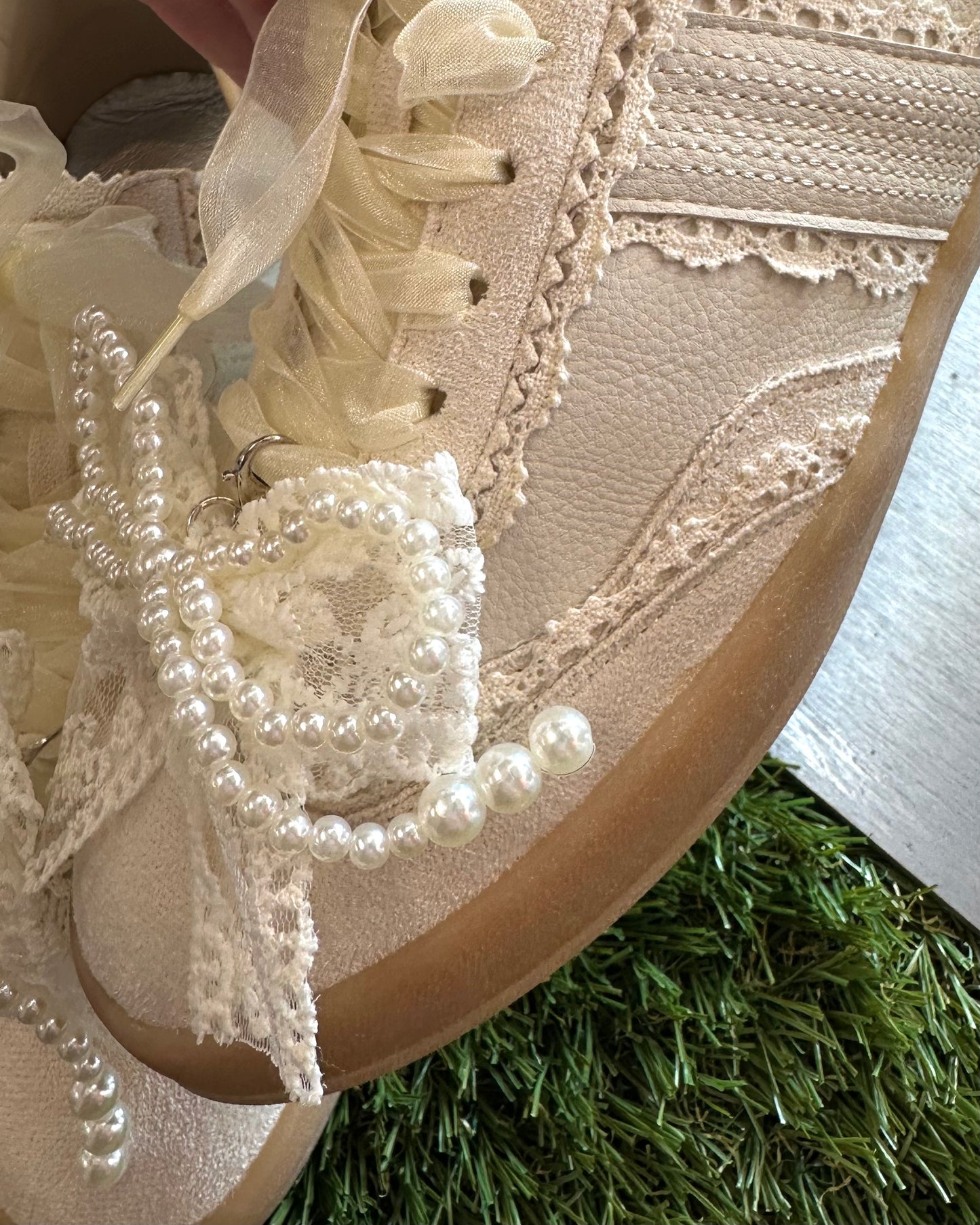 "Dixi" Leather Shoe with Pearl & Lace Bow