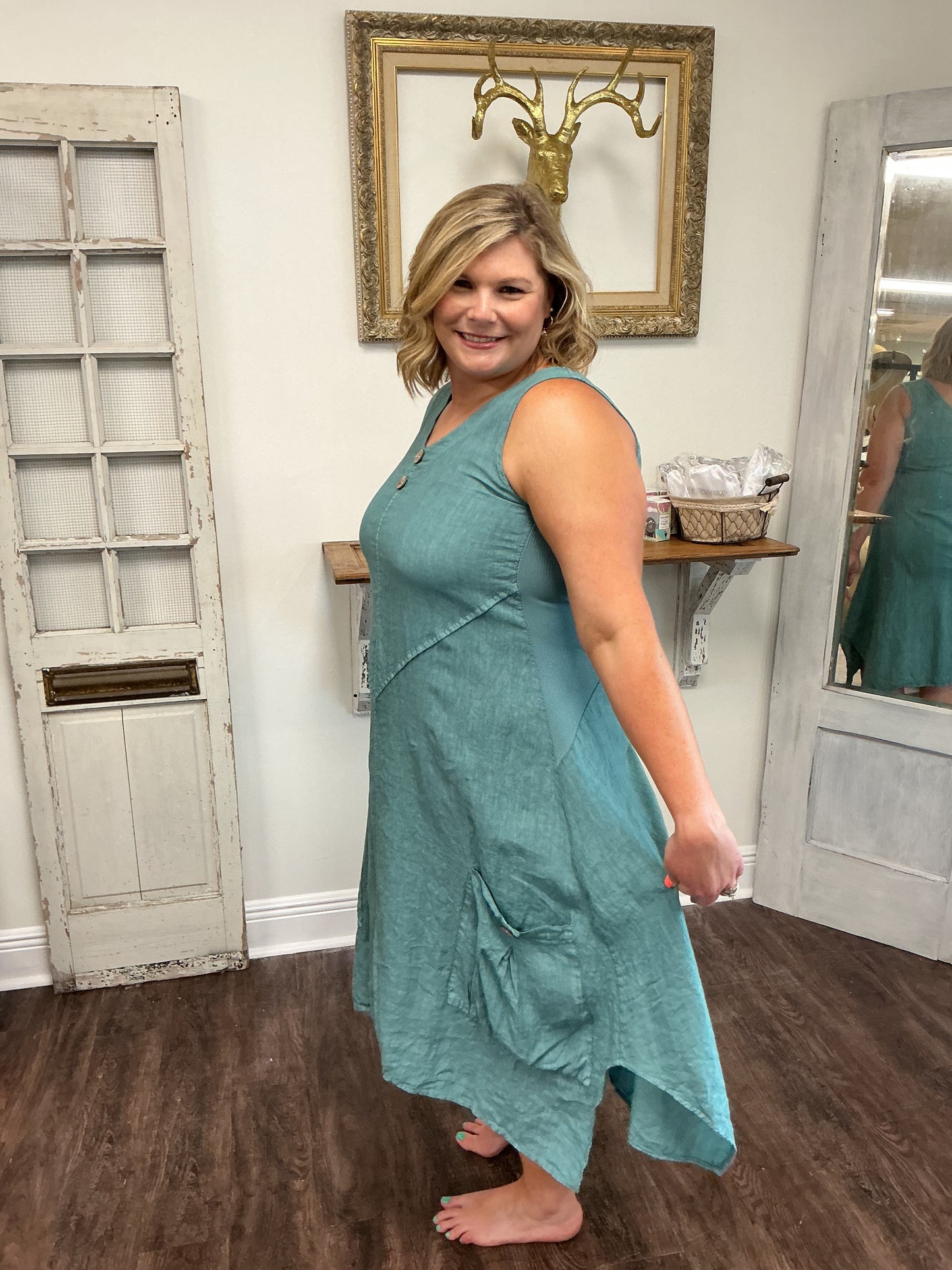 Sleeveless Midi Dress With Pockets