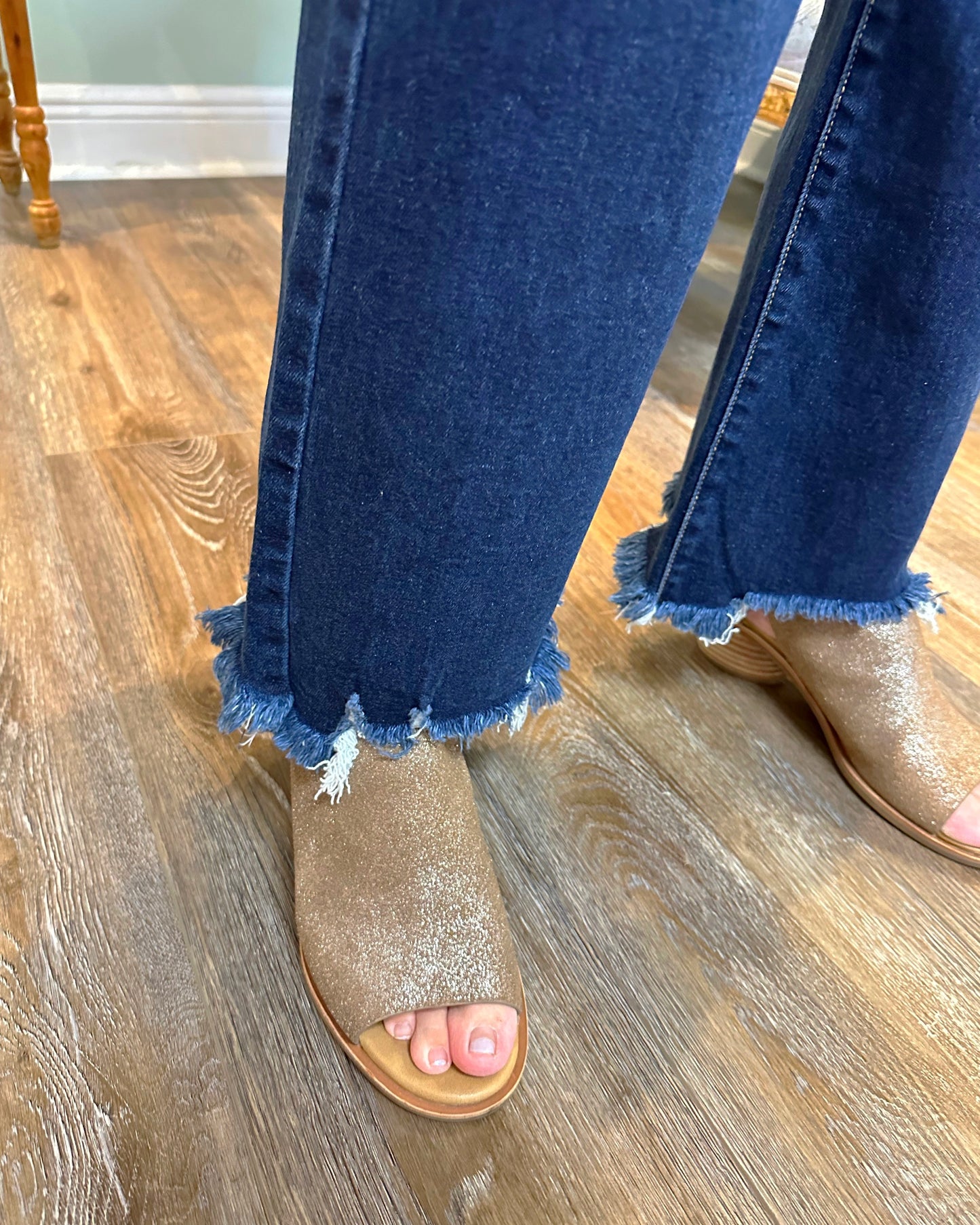 High Rise - Crop Straight Leg Raw Hem