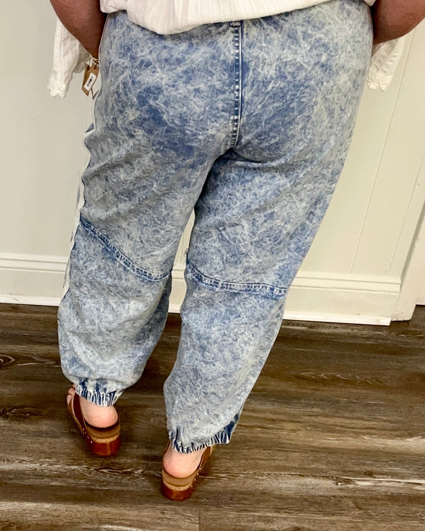 Light Denim Joggers with Embroidered Flowers