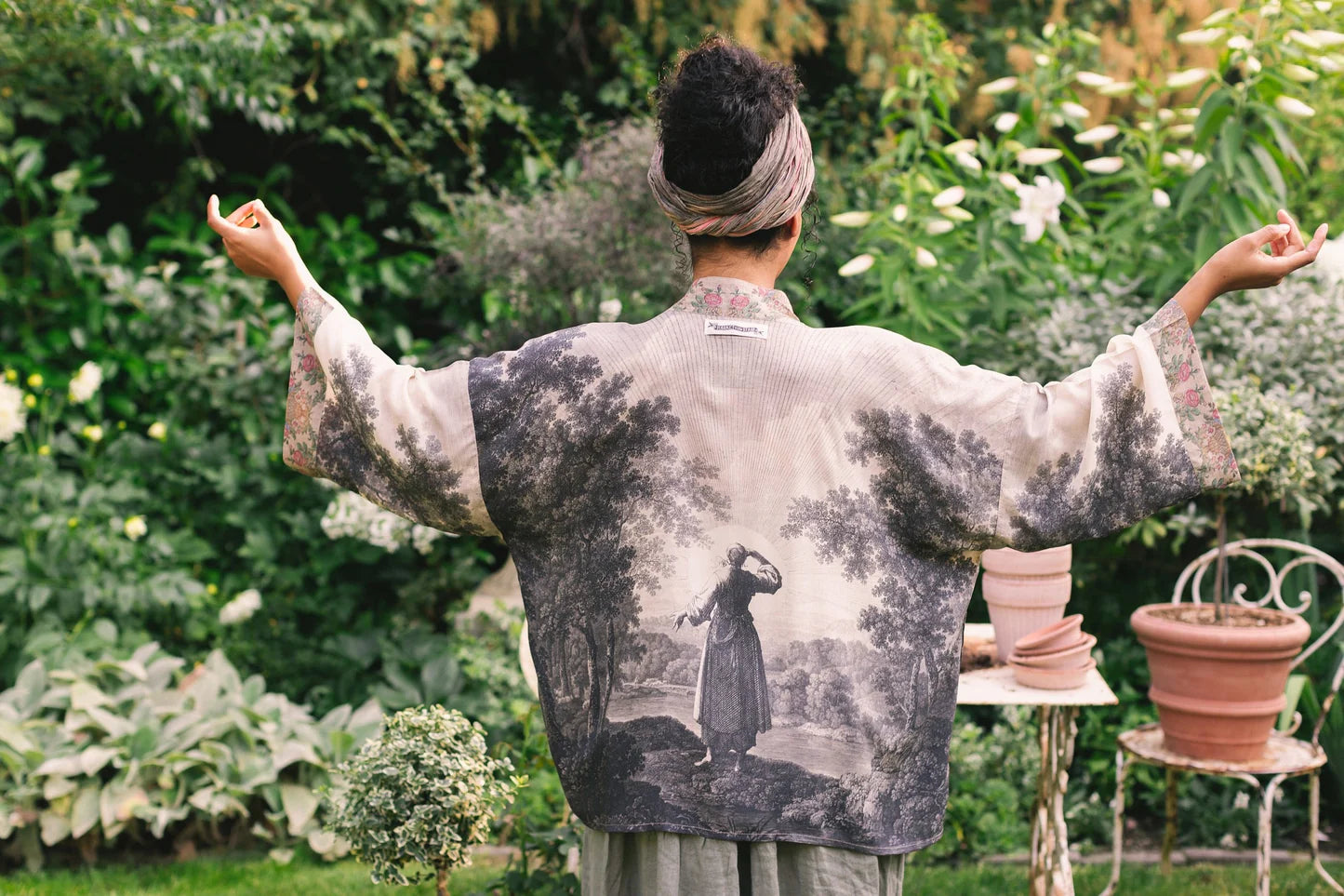 Market of Stars Cropped Kimono