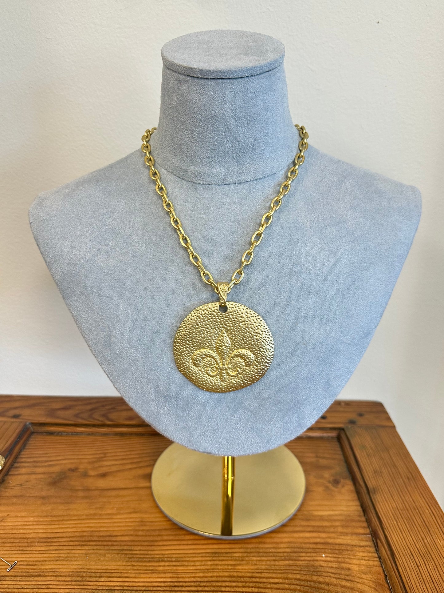 Chunky Matte Gold Medalion Necklace