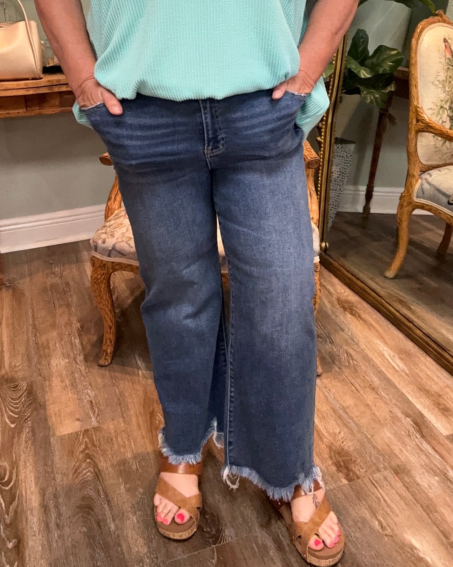 Risen Mid Rise Crop Straight Jean