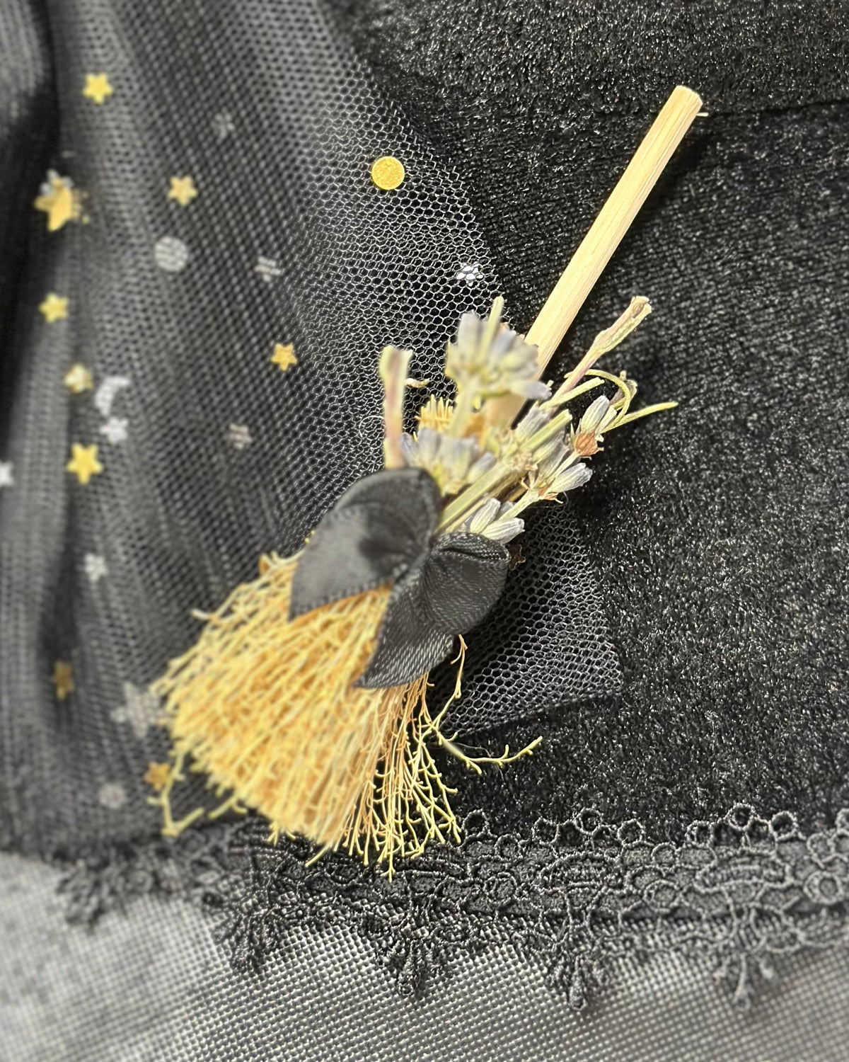 Witch's Broom Magnet Kit